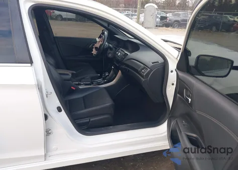 2017 Honda Accord Sport z USA, uszkodzony, nr VIN 1HGCR2F50HA178323